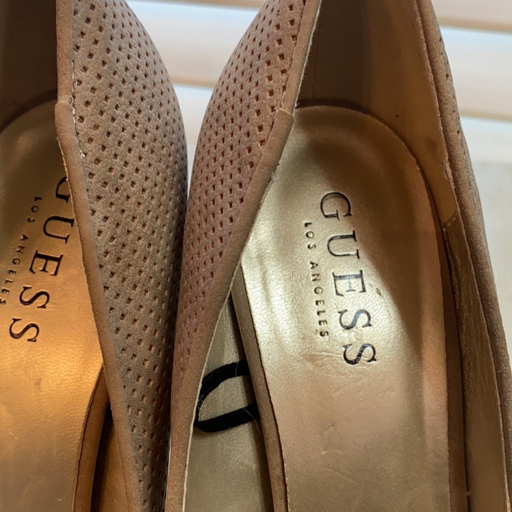 Guess Pumps - Picture 4 of 11
